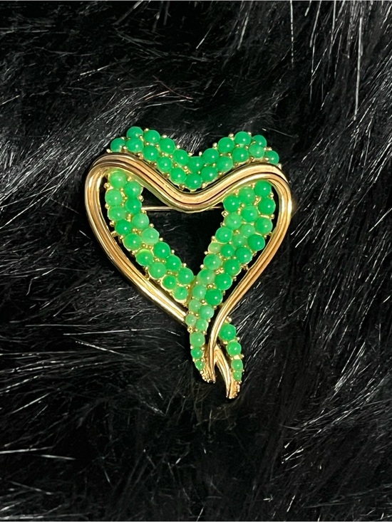 Trifari Jewelry - Vintage Trifari Green Heart Brooch